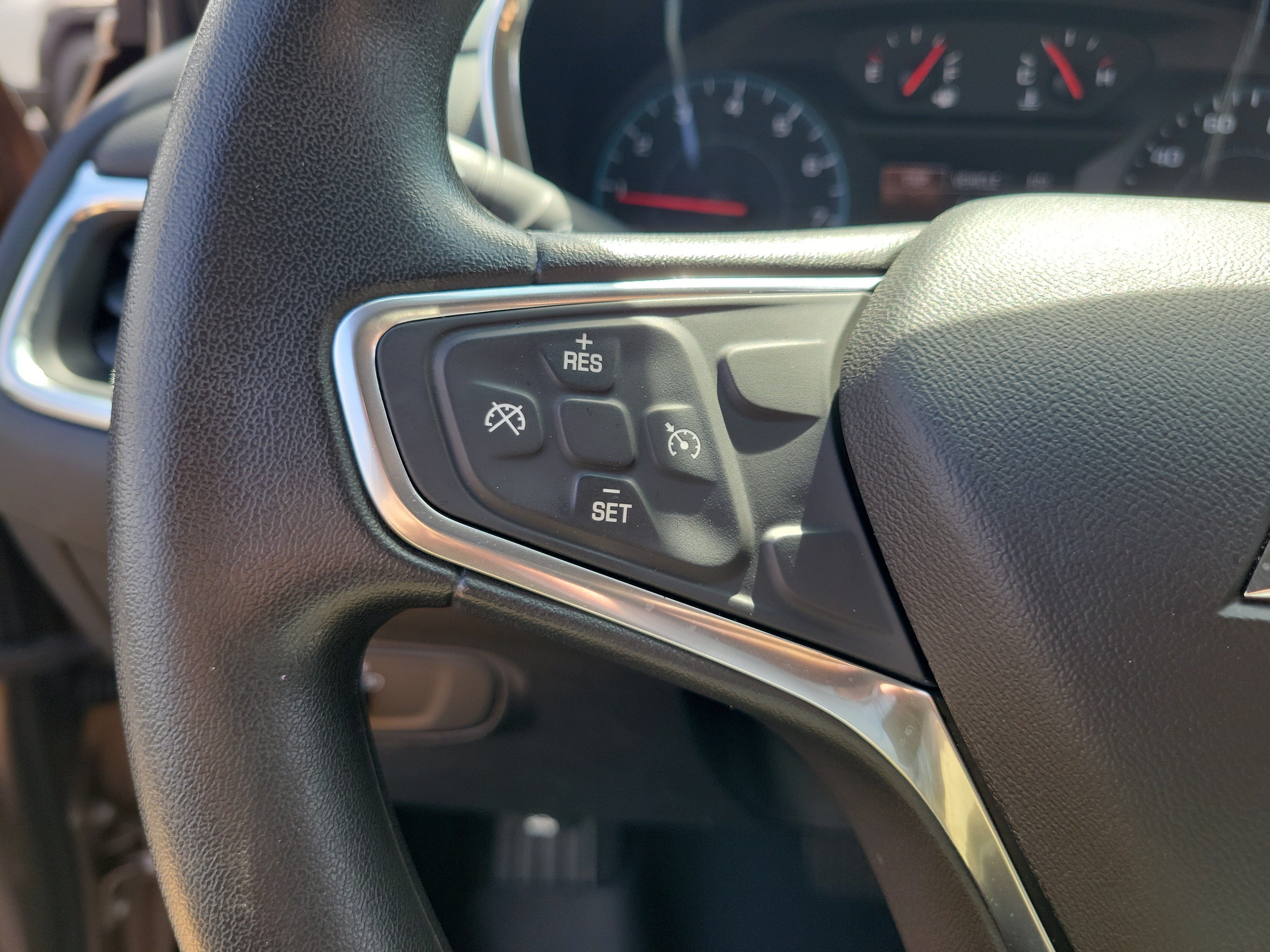 Used 2018 Chevrolet Equinox LT FWD image 25