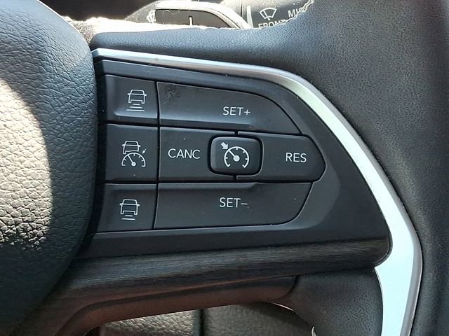 Used 2023 Jeep Grand Cherokee L Limited w/ Luxury Tech Group II AWD/4WD image 22