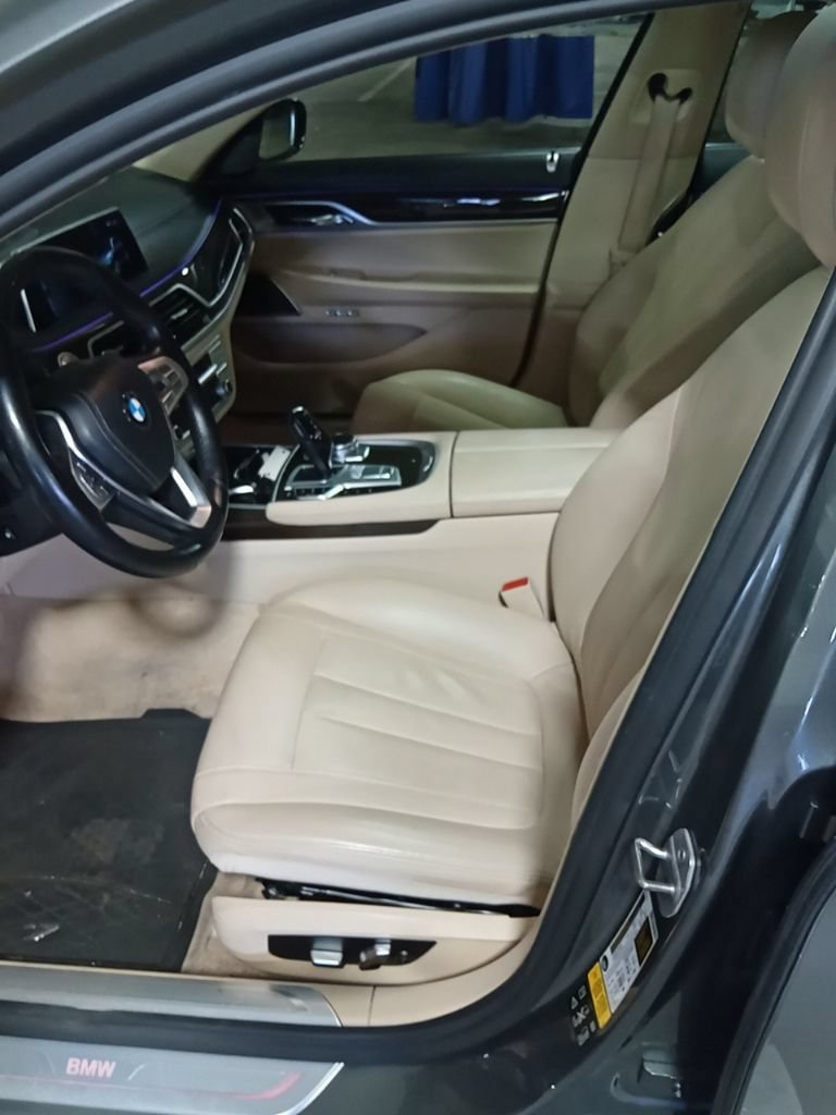 Used 2017 BMW 740i xDrive AWD/4WD image 9