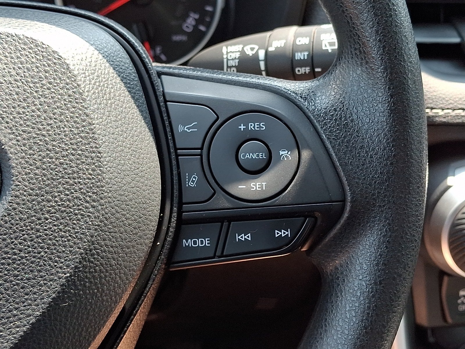 Used 2022 Toyota RAV4 XLE AWD/4WD image 21