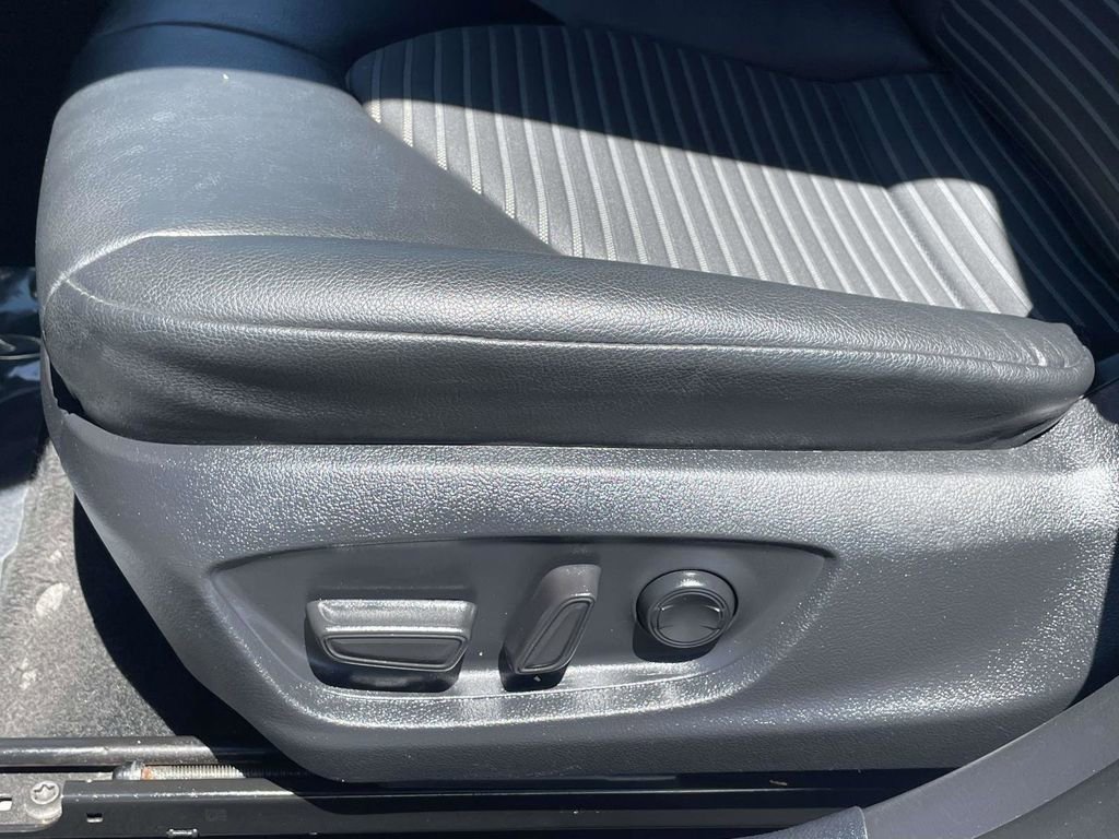 Used 2023 Toyota Camry SE FWD image 18