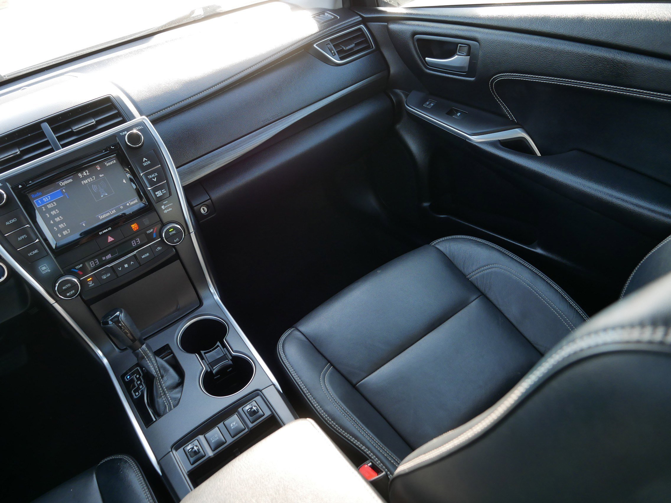 Used 2017 Toyota Camry XLE w/ Moonroof Package image 11