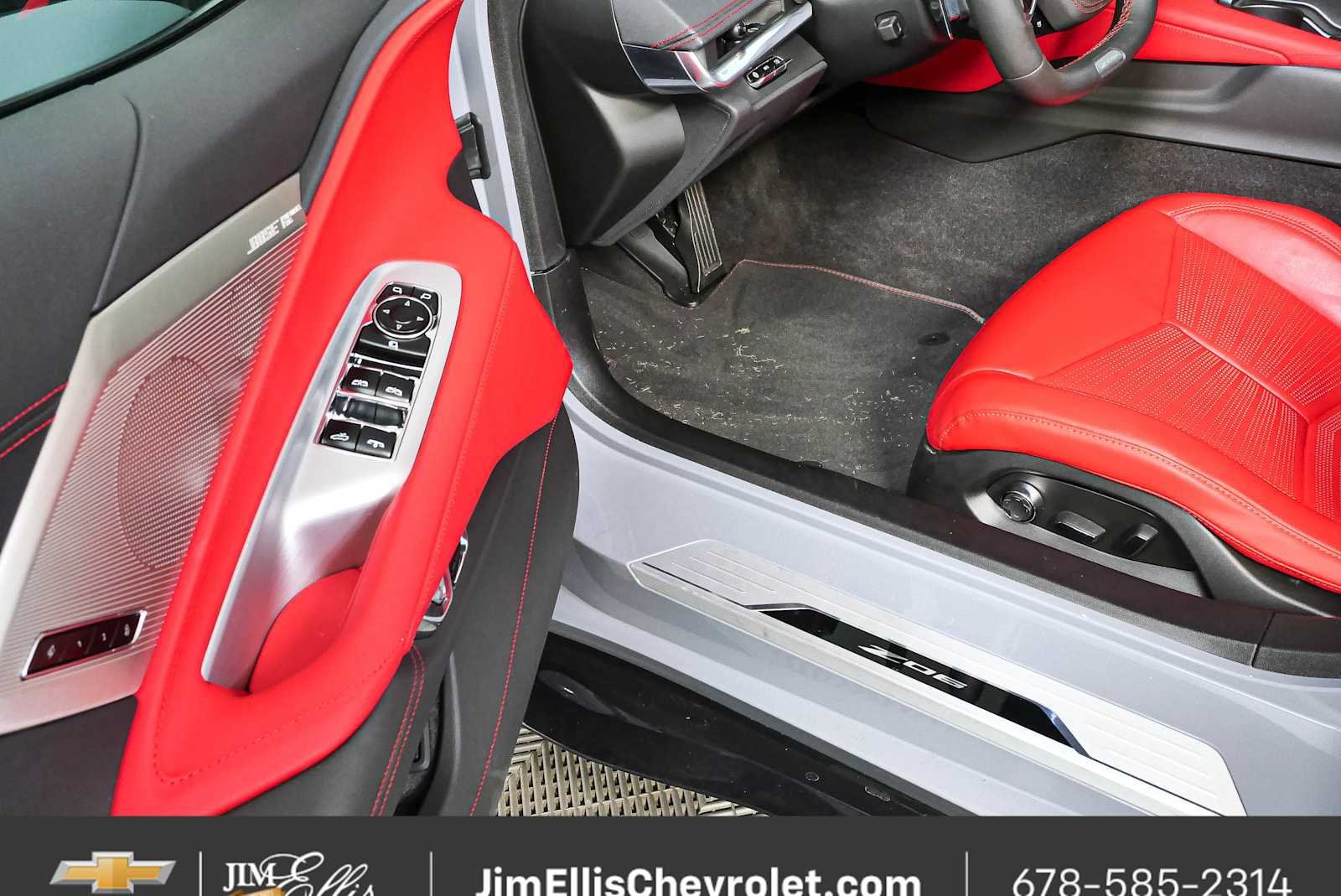 Used 2025 Chevrolet Corvette Z06 RWD image 8