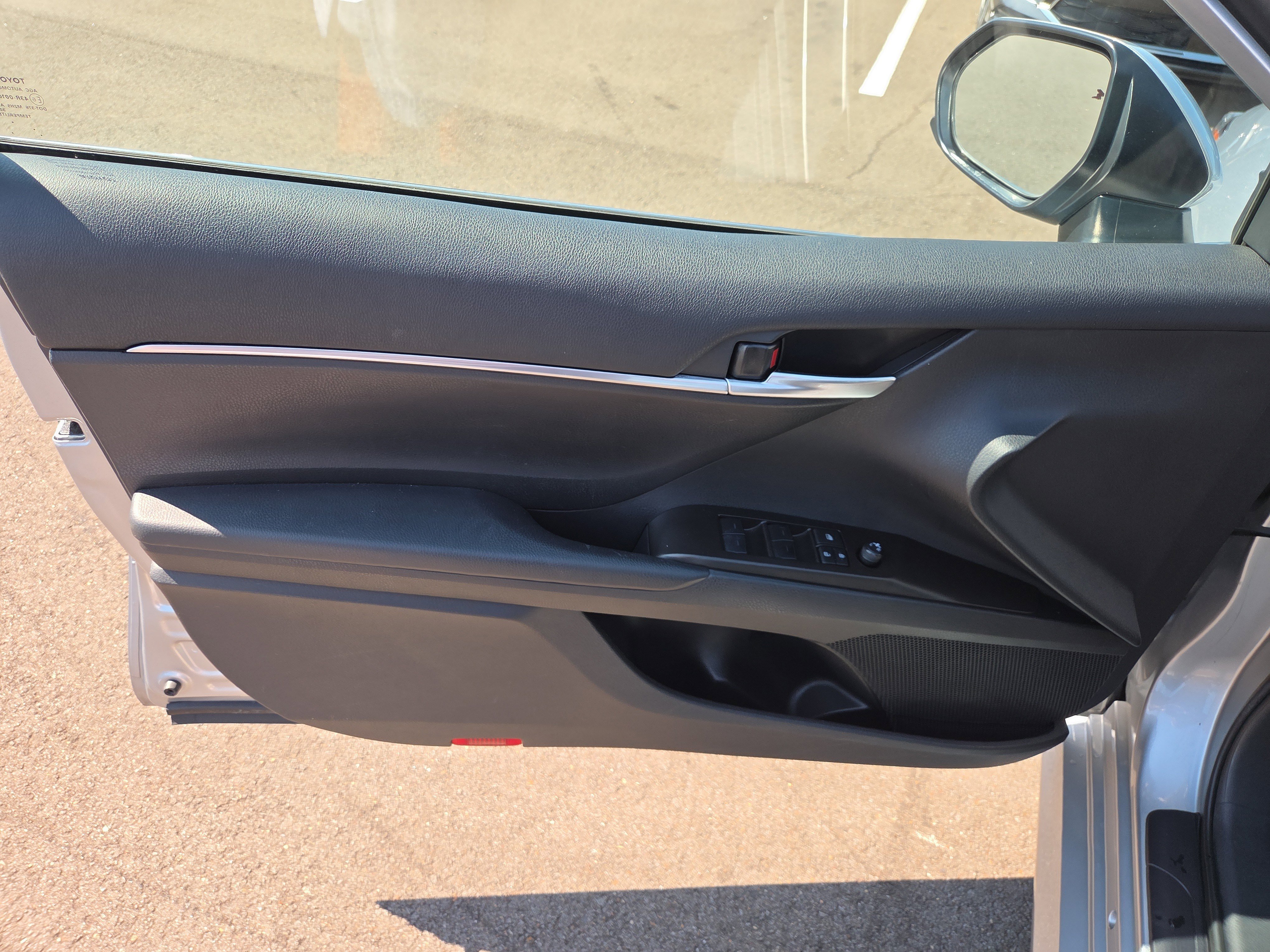 Used 2024 Toyota Camry LE image 6