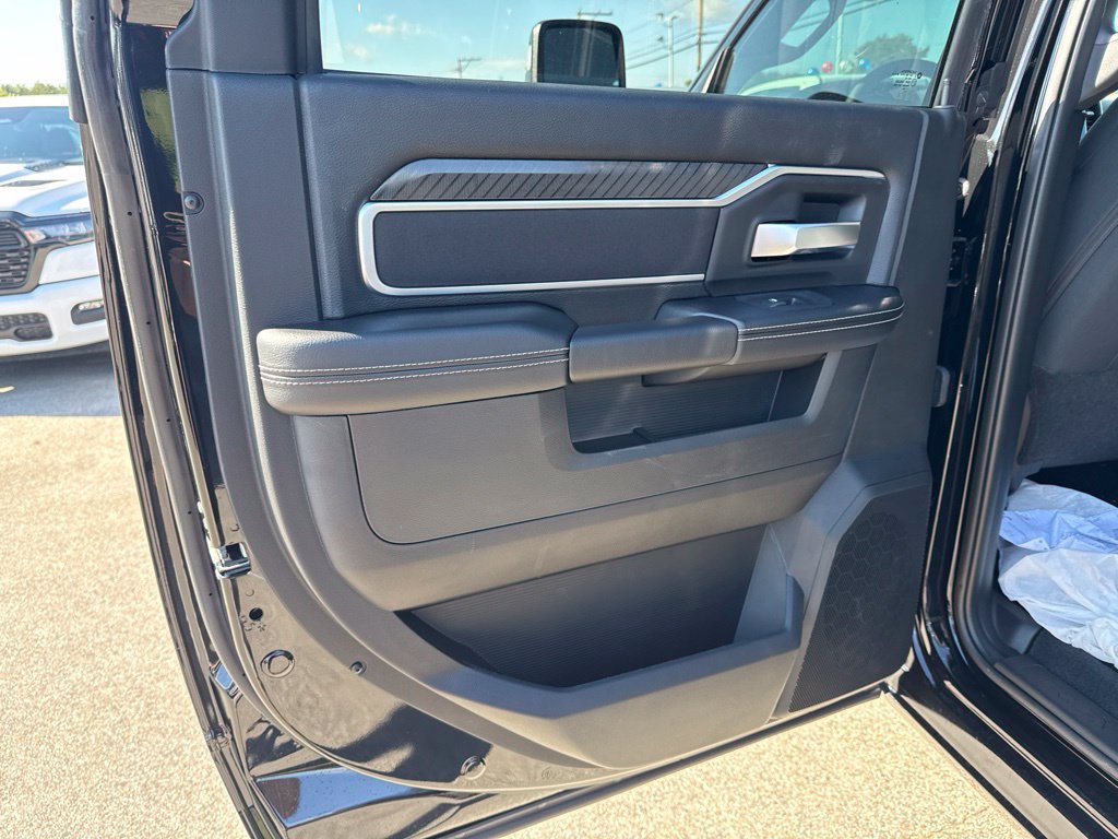 New 2026 RAM 2500 Big Horn AWD/4WD image 21