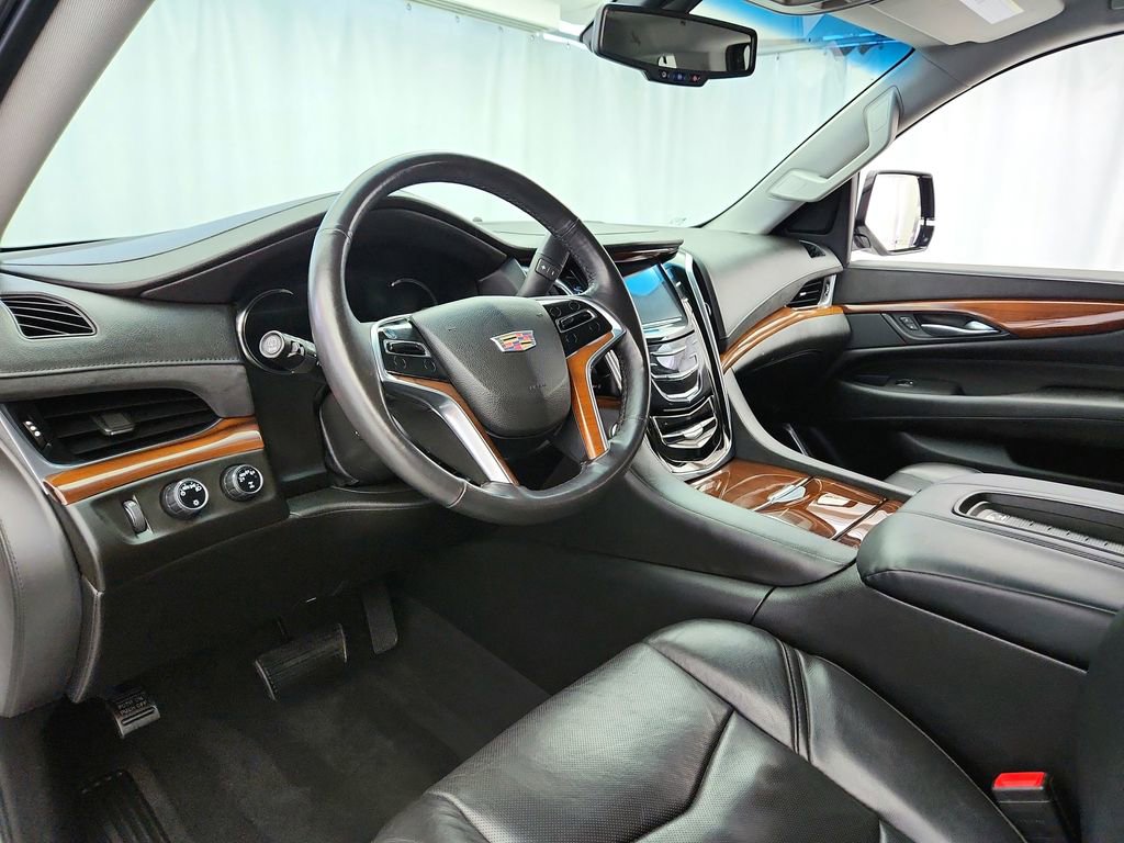 Used 2017 Cadillac Escalade 4WD image 10