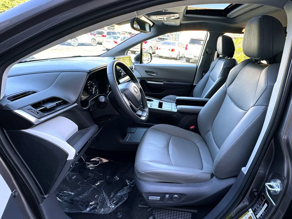 Used 2021 Toyota Sienna XLE AWD/4WD image 19