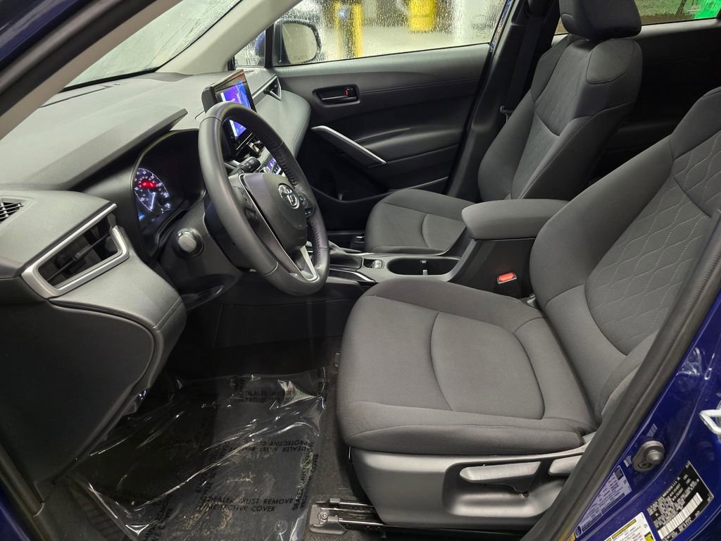Used 2023 Toyota Corolla Cross LE w/ Moonroof Package image 15