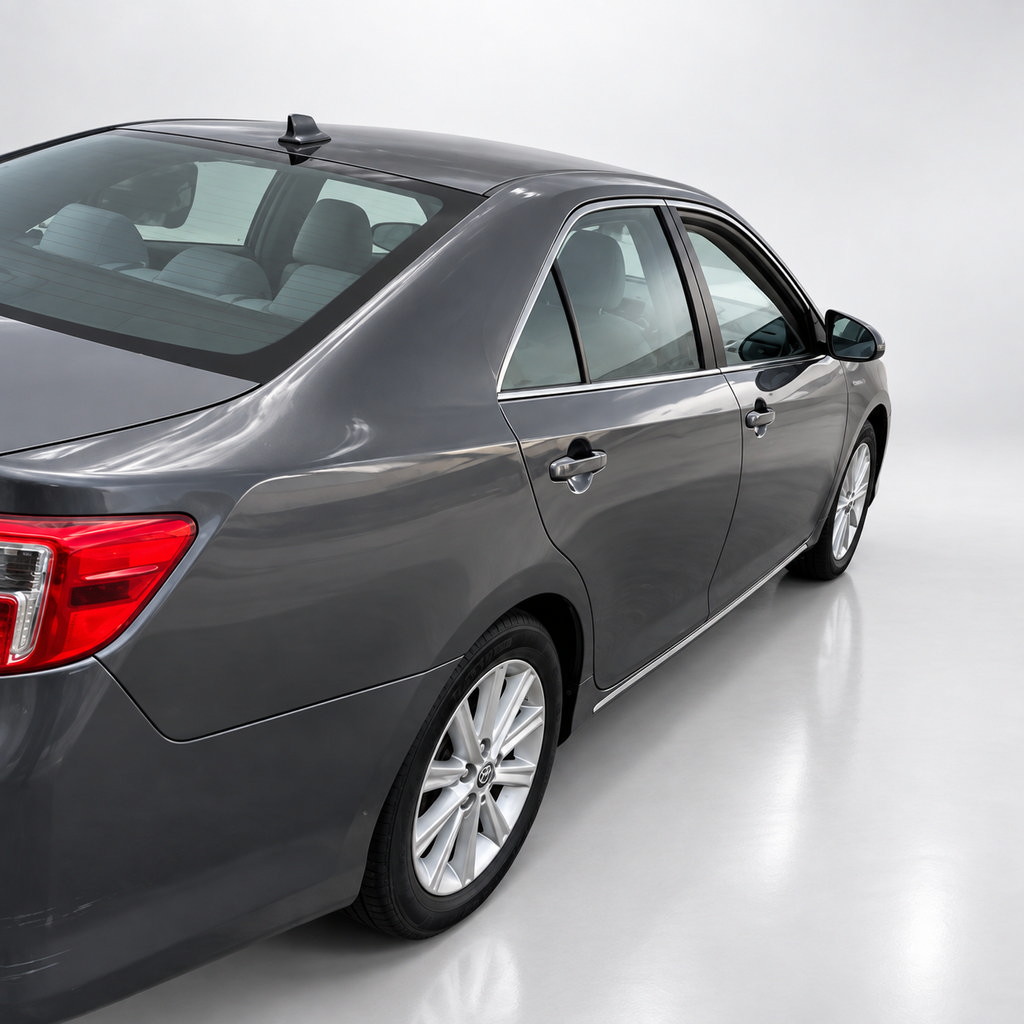 Used 2014 Toyota Camry XLE w/ Leather Package FWD image 3