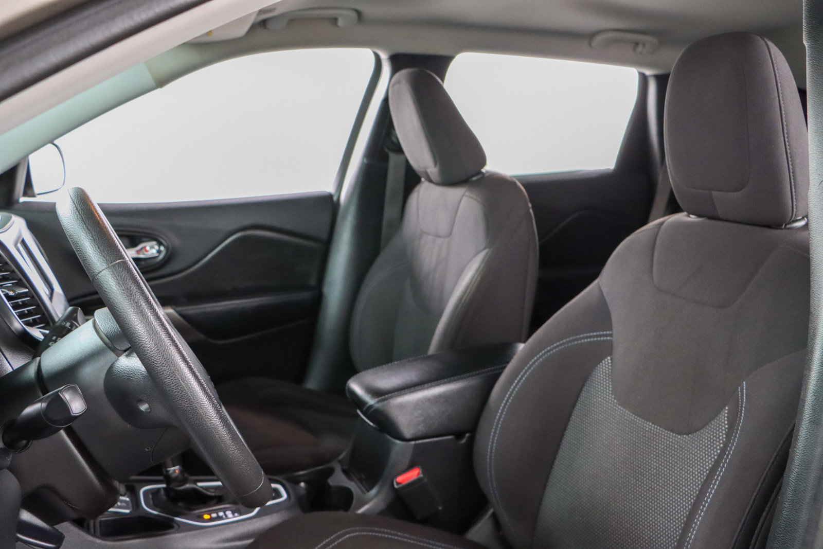 Used 2019 Jeep Cherokee Latitude w/ Popular Appearance Group image 23