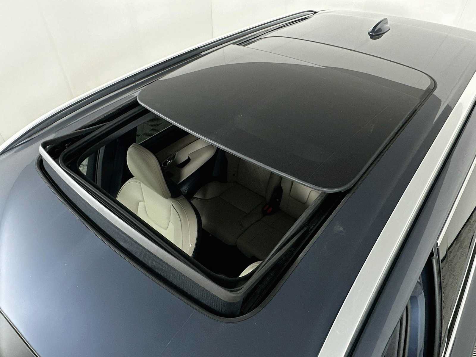 New 2027 Volvo XC90 B6 Plus AWD/4WD image 19
