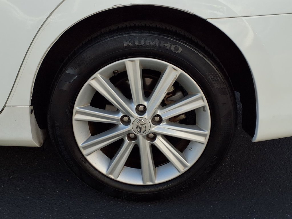Used 2012 Toyota Camry XLE w/ Leather Pkg FWD image 4