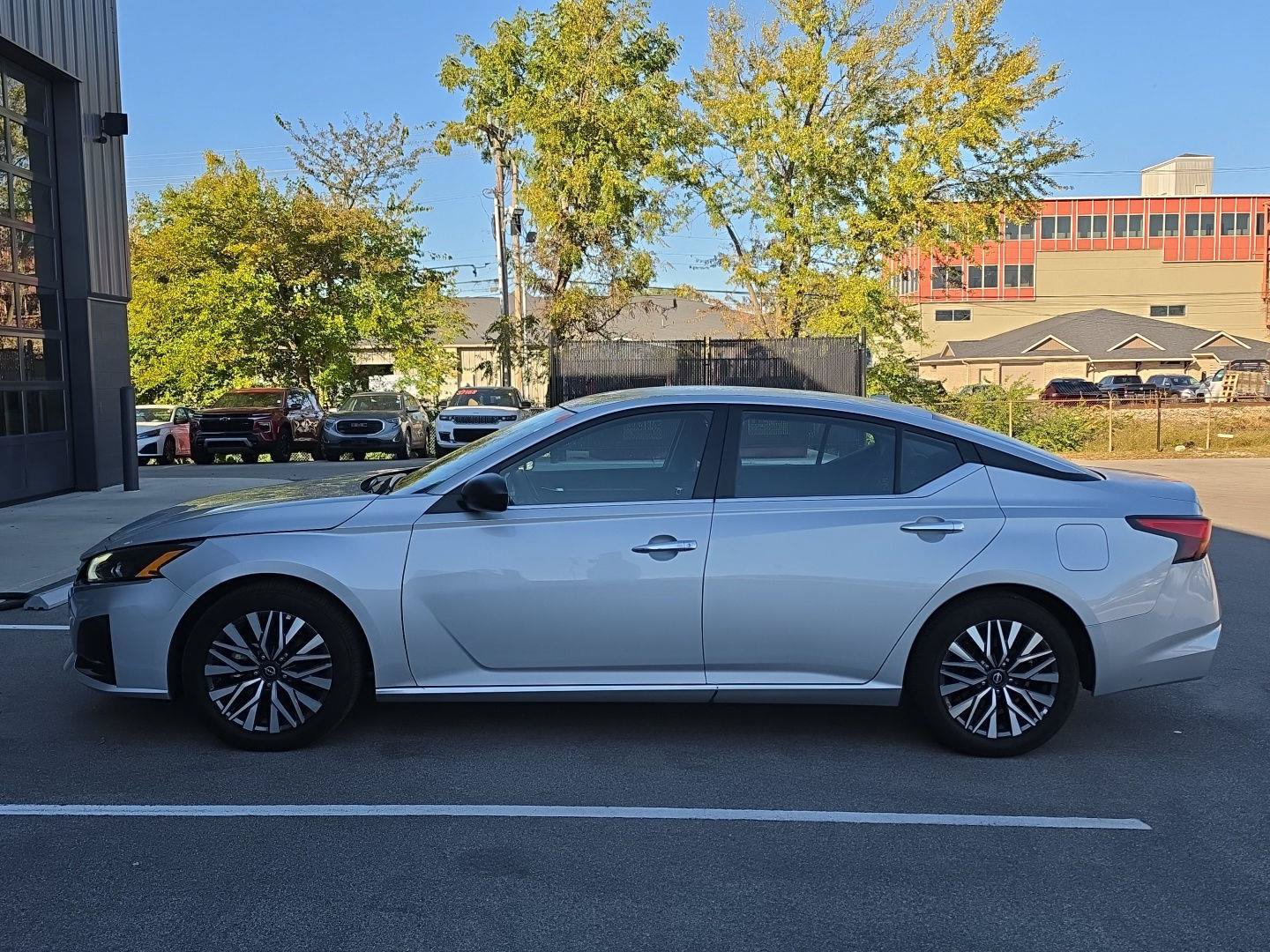 Used 2025 Nissan Altima 2.5 SV FWD image 6