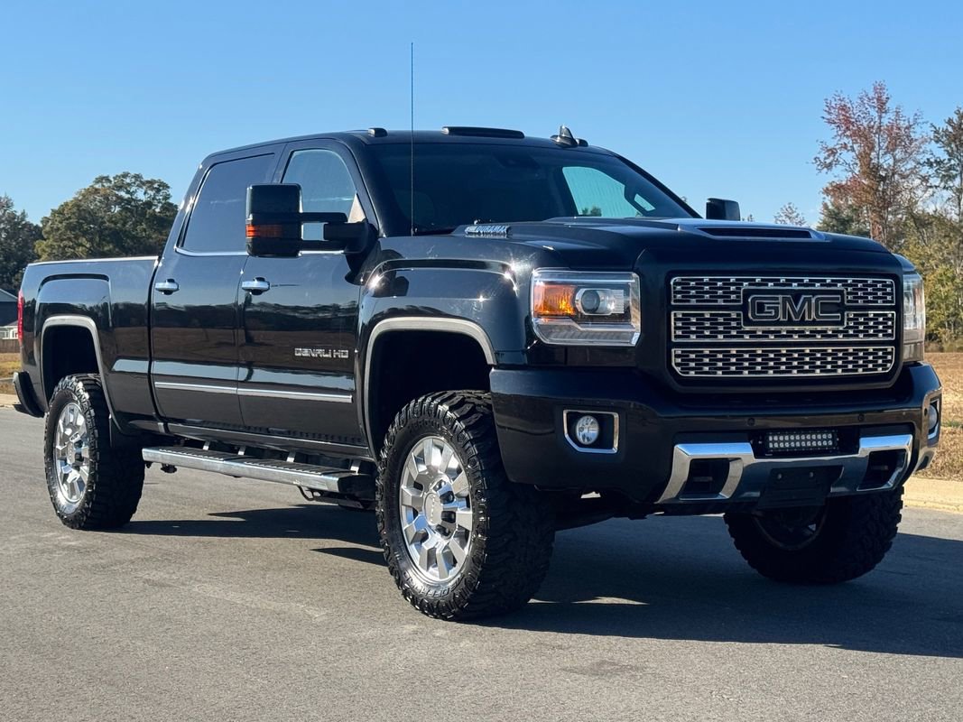 Used 2019 GMC Sierra 2500 Denali w/ Duramax Plus Package image 3