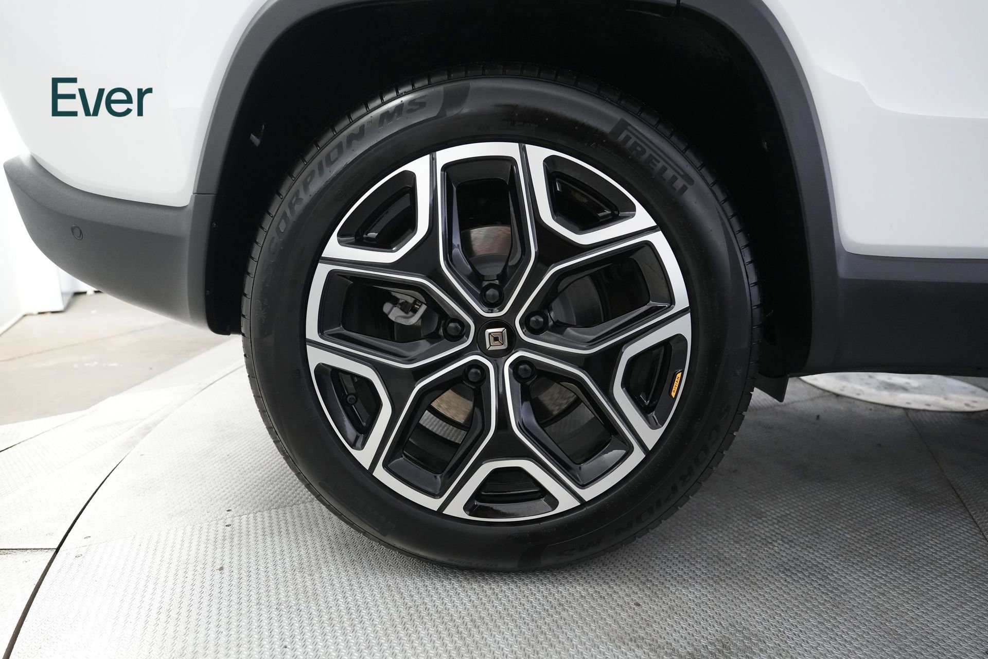 Used 2025 Rivian R1S Adventure AWD/4WD image 22