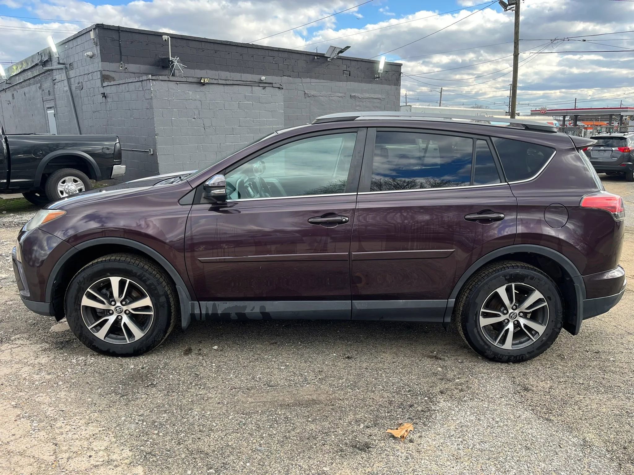 Used 2017 Toyota RAV4 XLE image 5