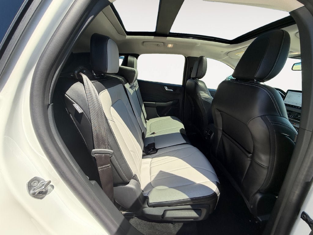 Used 2025 Ford Escape SE w/ PHEV Premium Package FWD image 24