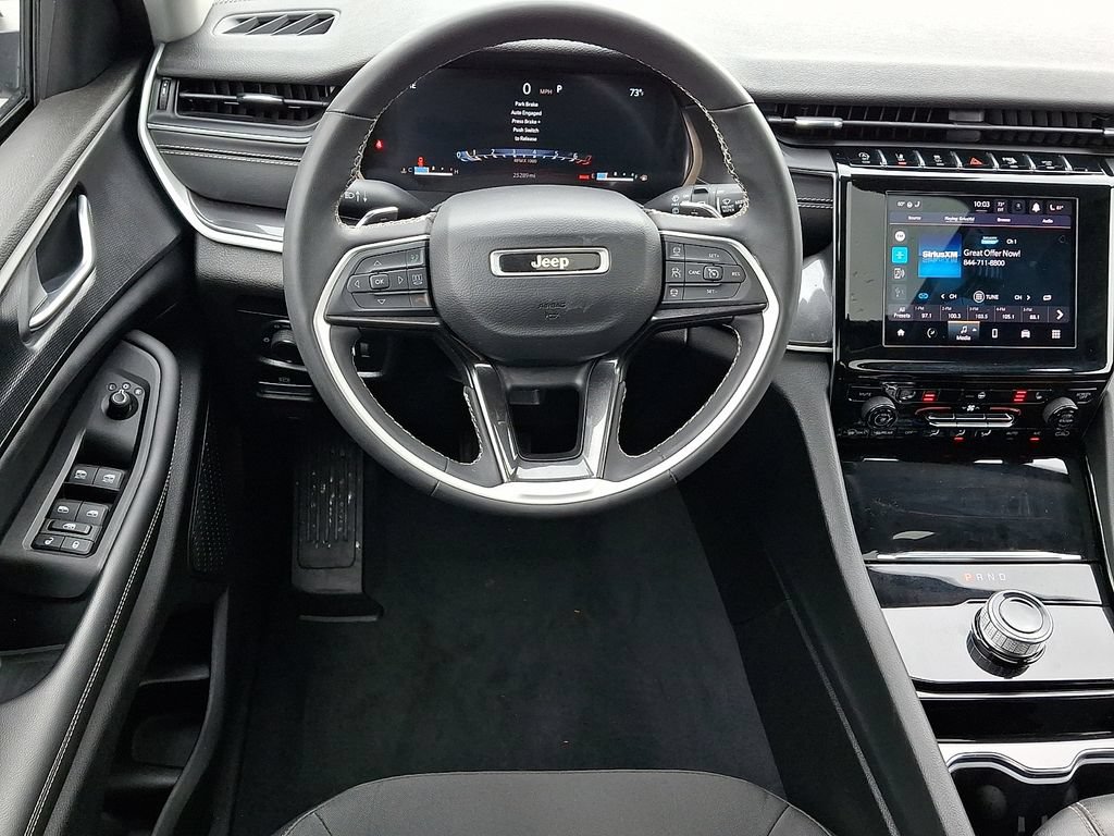 Used 2023 Jeep Grand Cherokee Laredo w/ Luxury Tech Group I AWD/4WD image 2