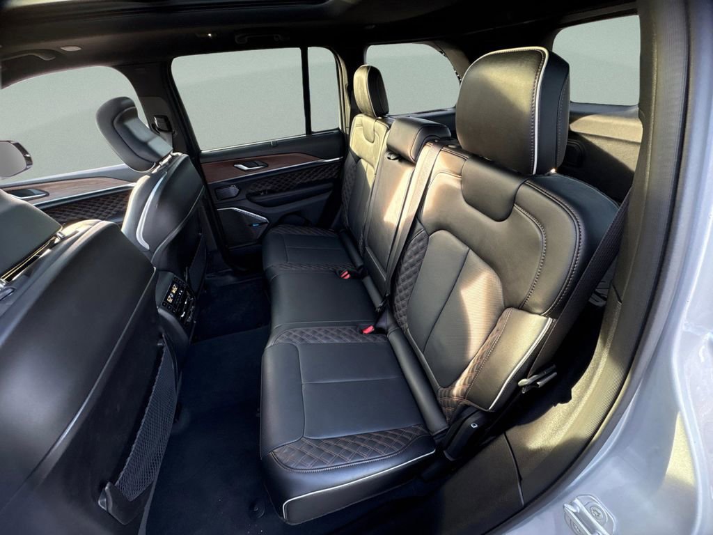 Used 2022 Jeep Grand Cherokee Summit w/ Advanced Protech Group IV image 10