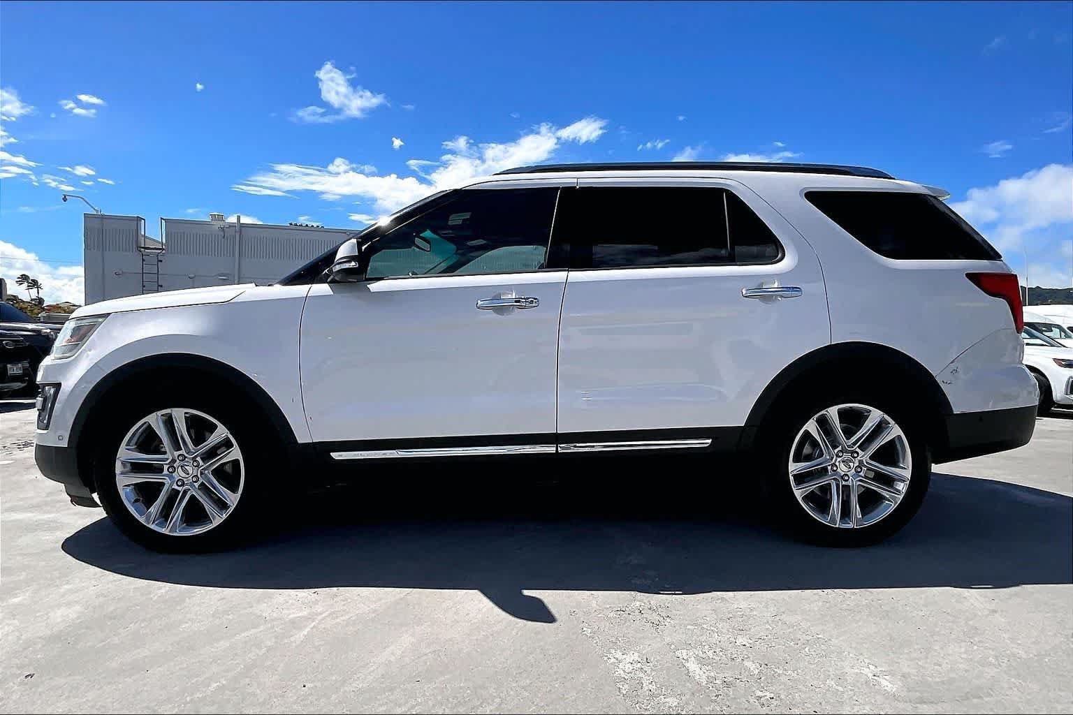 Used 2016 Ford Explorer Limited w/ Equipment Group 301A AWD/4WD image 3