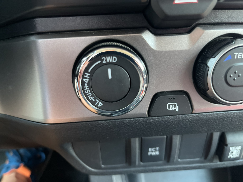 Used 2022 Toyota Tacoma SR5 AWD/4WD image 21