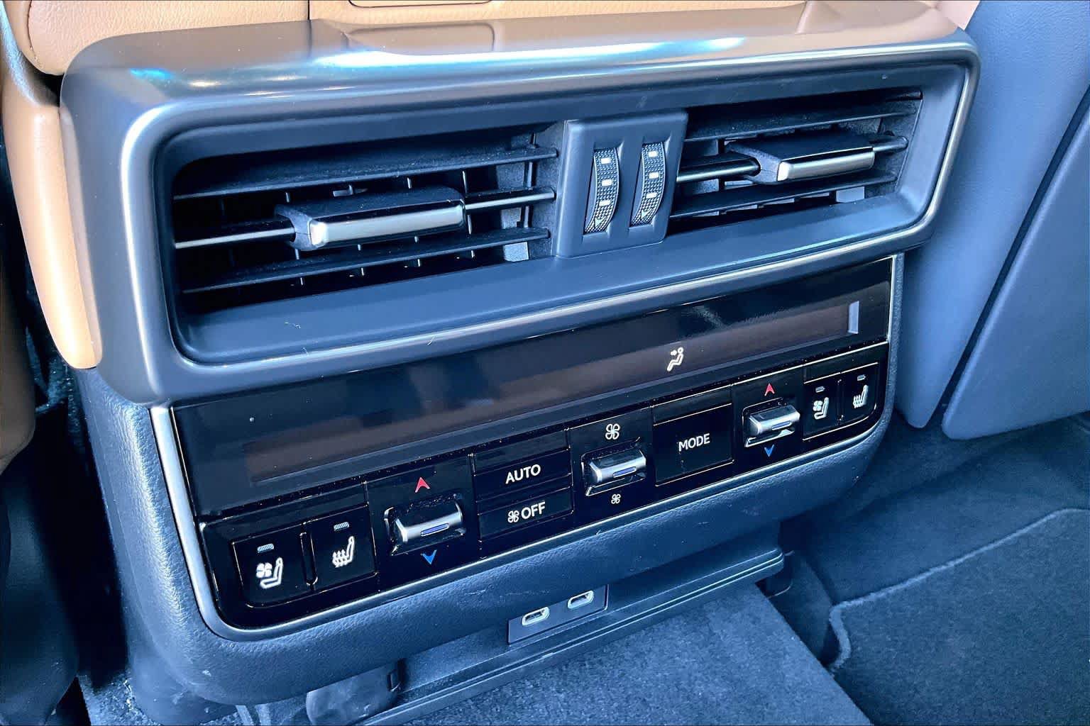 Certified 2024 Lexus LX 600 4WD w/ Luxury Package image 32