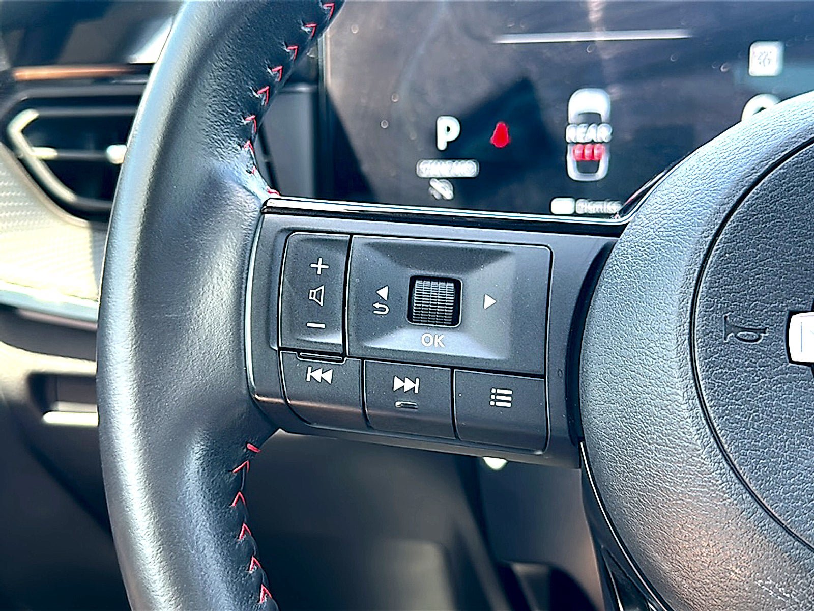 Certified 2025 Nissan Kicks SR FWD image 30