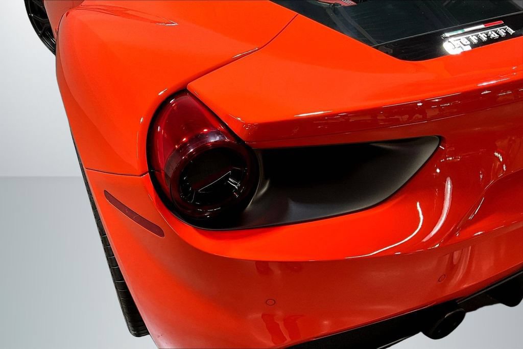 Used 2018 Ferrari 488 GTB RWD image 20