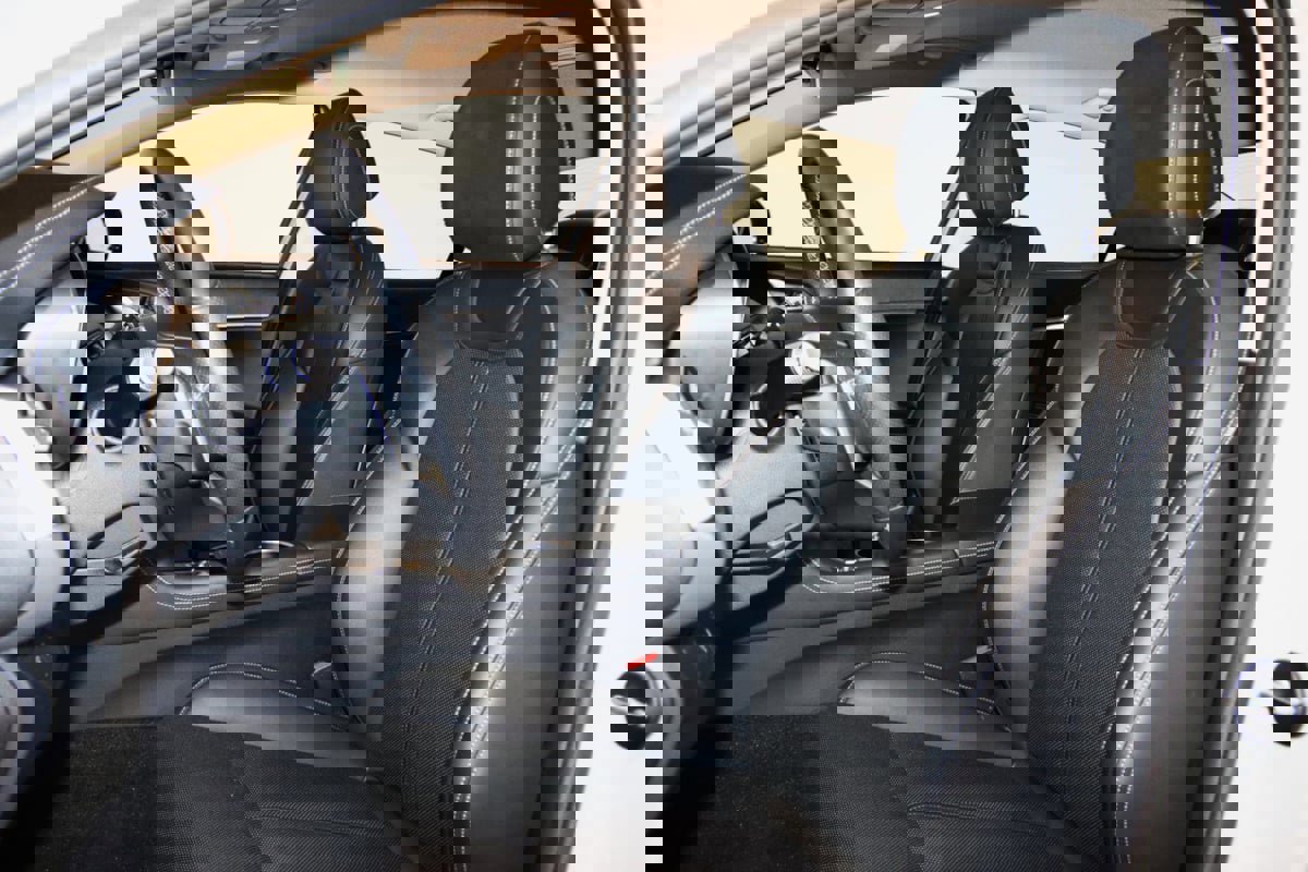 Used 2025 Genesis G70 2.5T image 35