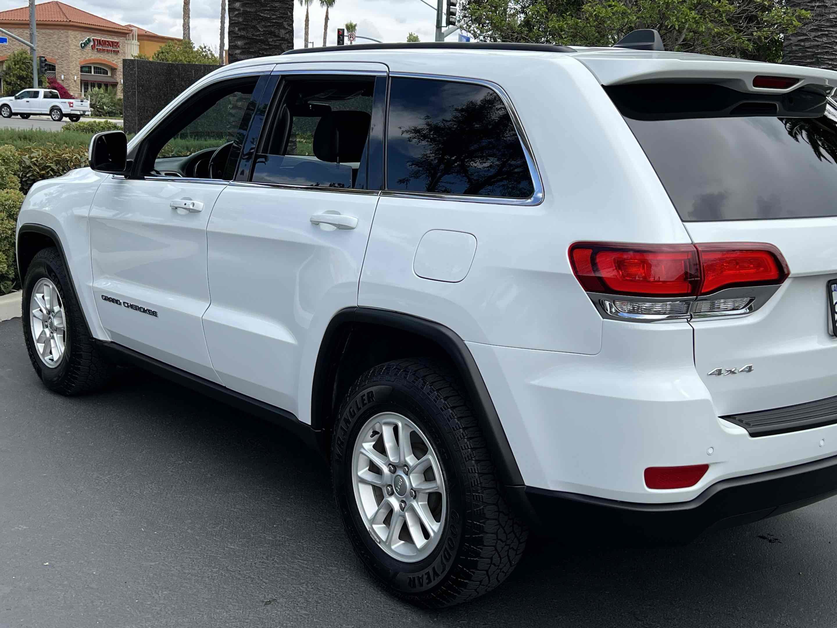 Used 2020 Jeep Grand Cherokee Laredo image 70