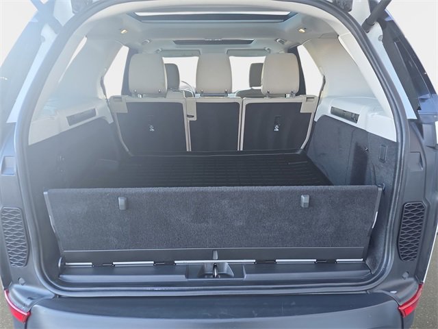 Used 2020 Land Rover Discovery SE image 14