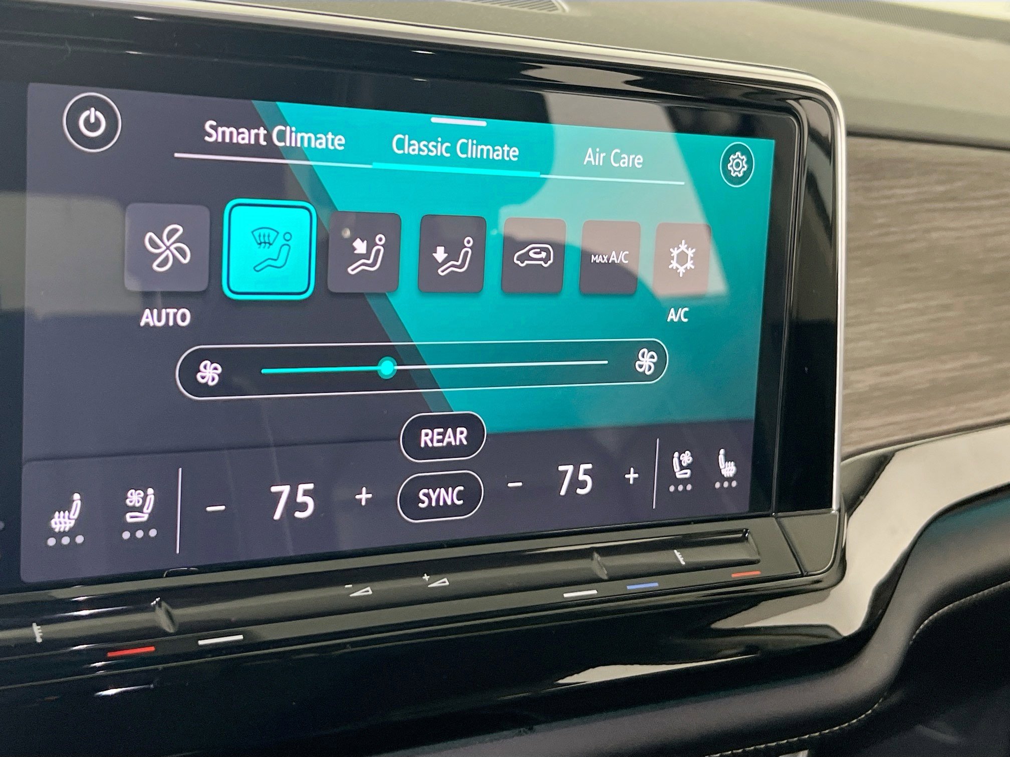 Used 2024 Volkswagen Atlas SEL image 16