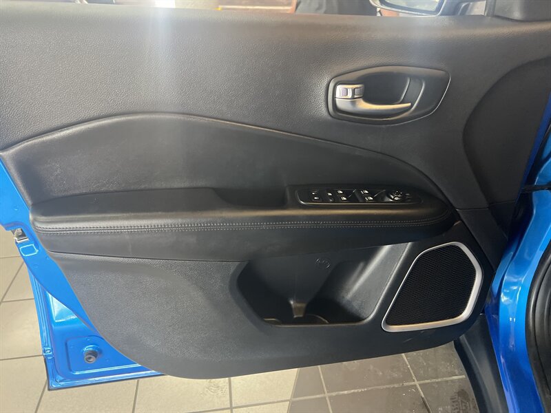 Used 2018 Jeep Compass Latitude w/ Popular Equipment Group AWD/4WD image 17