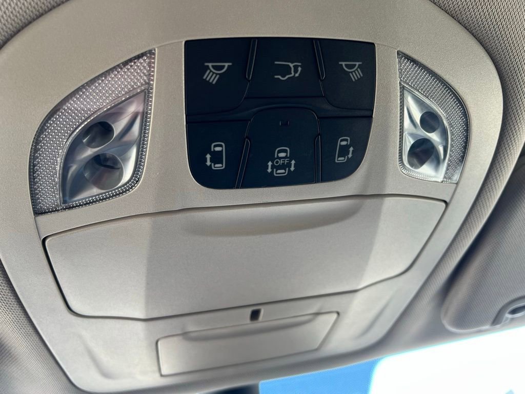 Used 2023 Chrysler Pacifica Touring-L FWD image 42