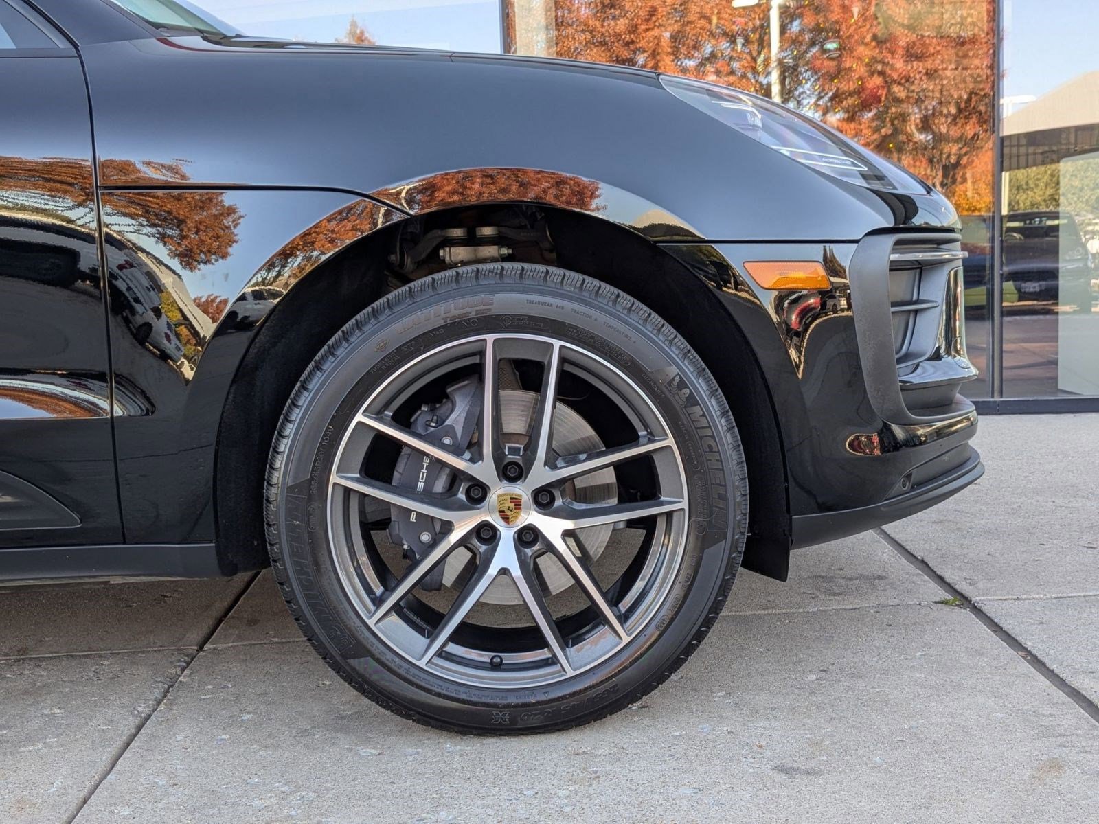 Used 2025 Porsche Macan image 11