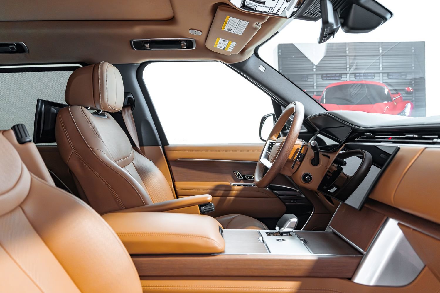 Used 2024 Land Rover Range Rover Long Wheelbase SE image 29