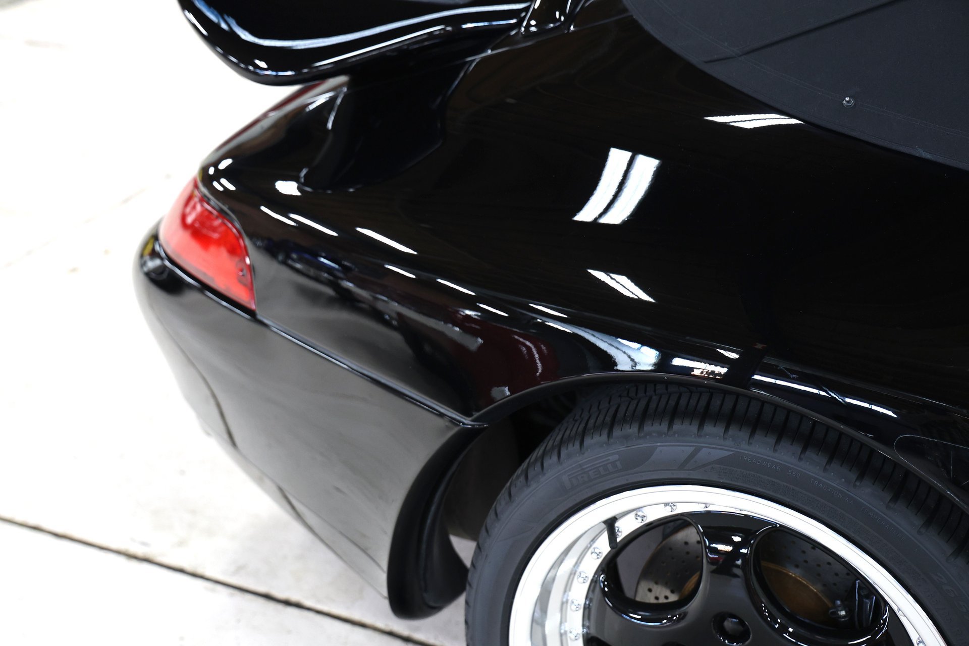 Used 1995 Porsche 911 Cabriolet image 22