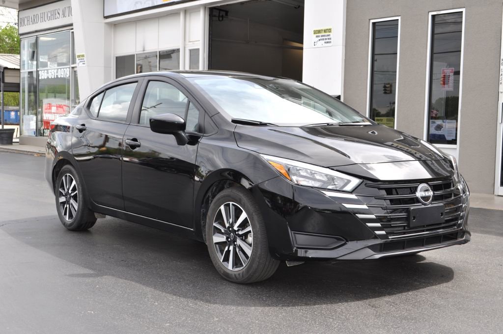 Used 2025 Nissan Versa SV FWD image 2