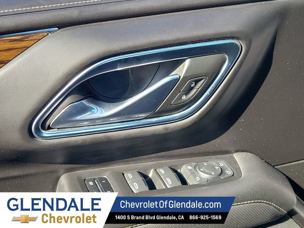 Used 2023 Chevrolet Suburban Premier image 31