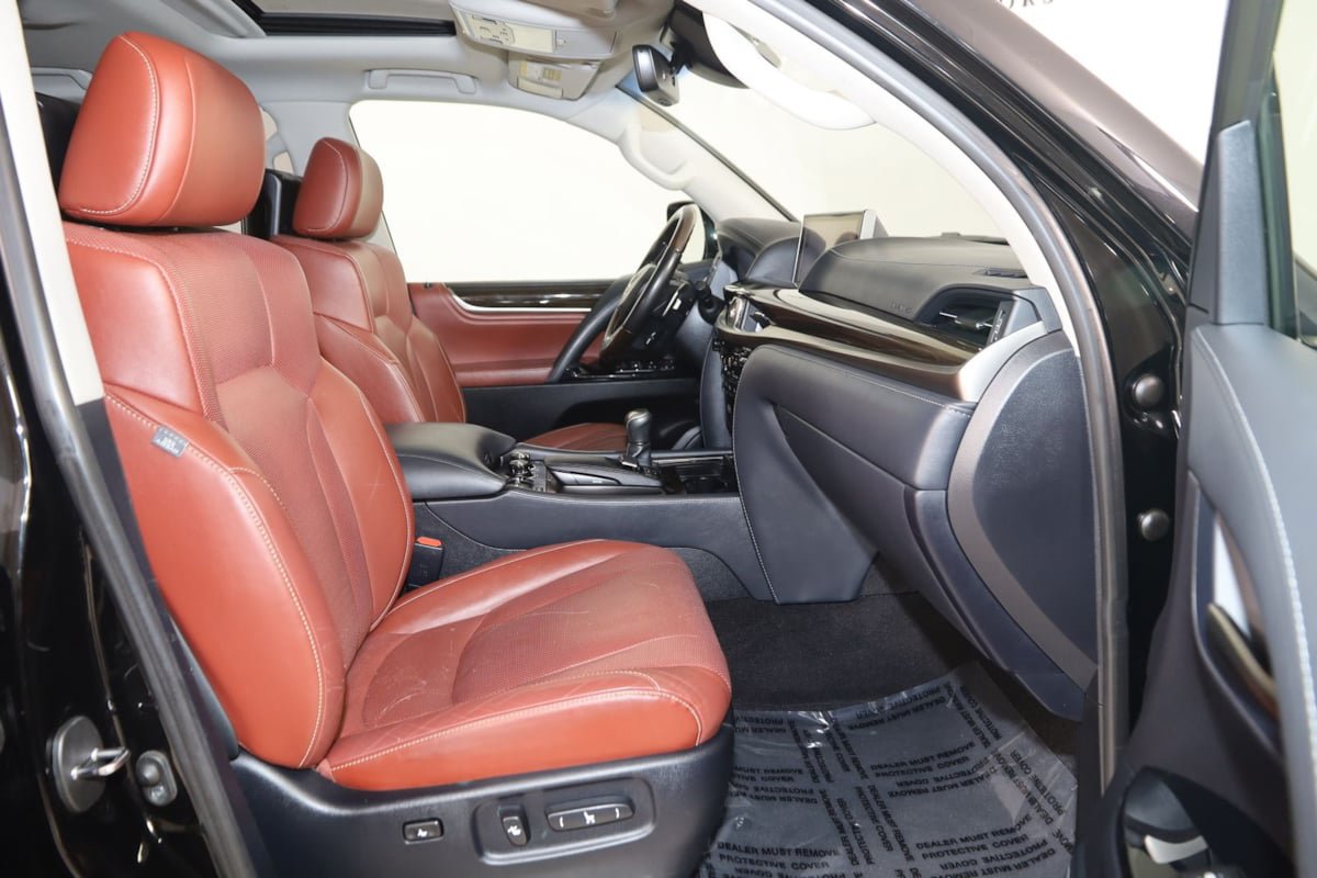 Used 2020 Lexus LX 570 4WD w/ Luxury Package image 13