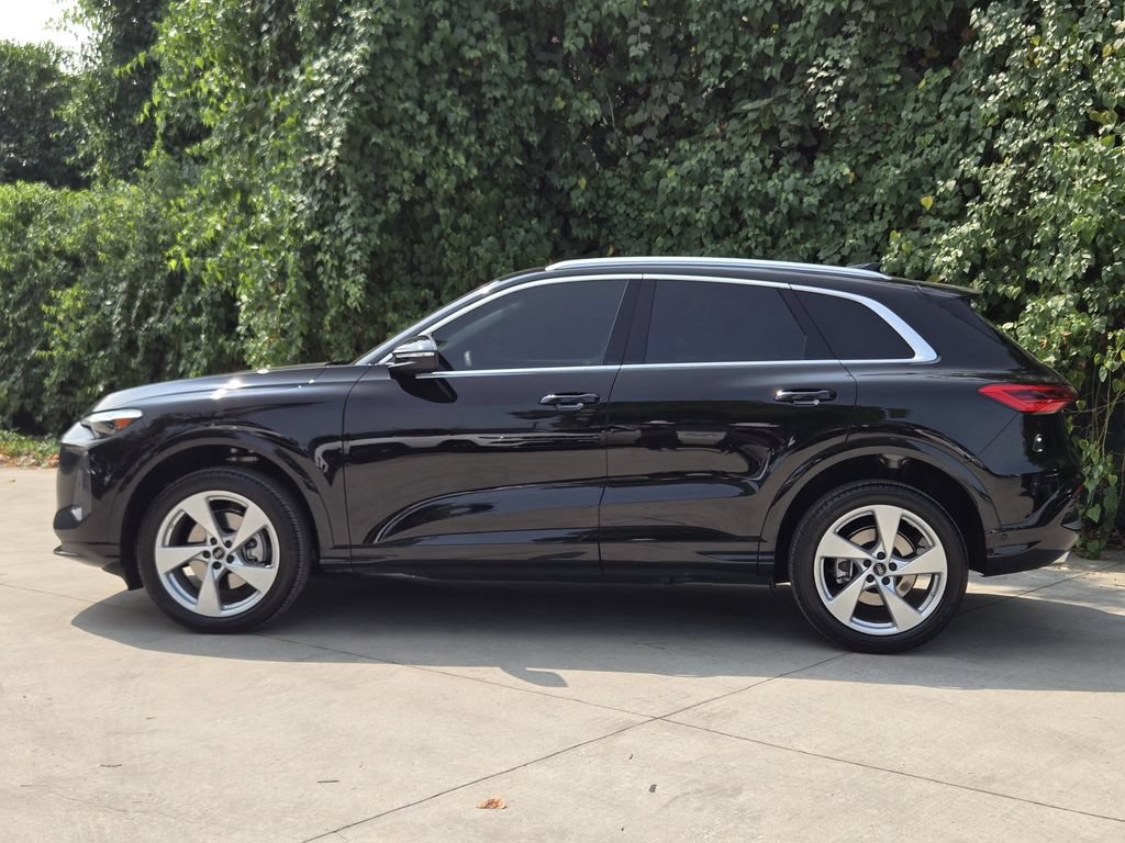 Certified 2025 Audi Q5 Premium Plus w/ Premium Plus AWD/4WD image 7