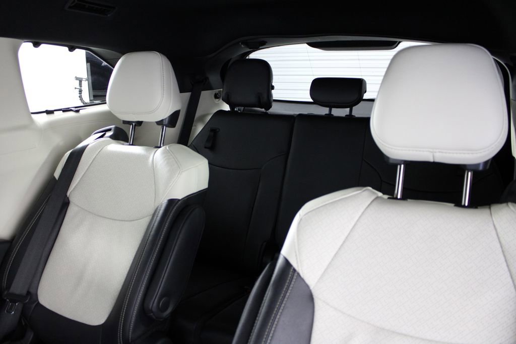 Used 2025 Toyota Sienna Platinum image 21