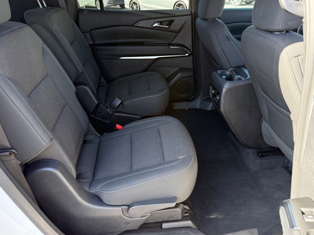 Used 2024 Chevrolet Traverse LT image 11