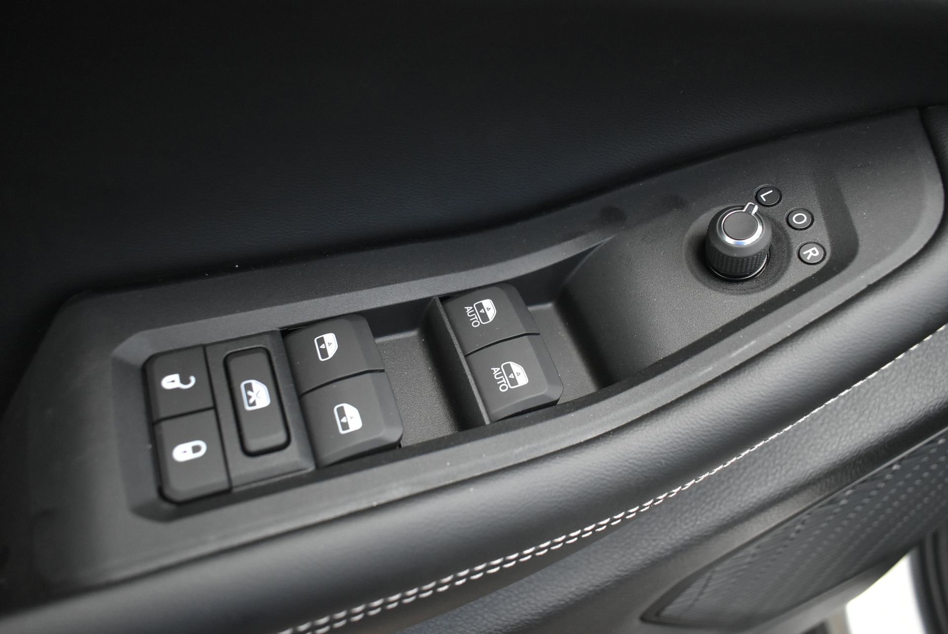 New 2025 Jeep Grand Cherokee Limited w/ Trailer Tow Package image 13