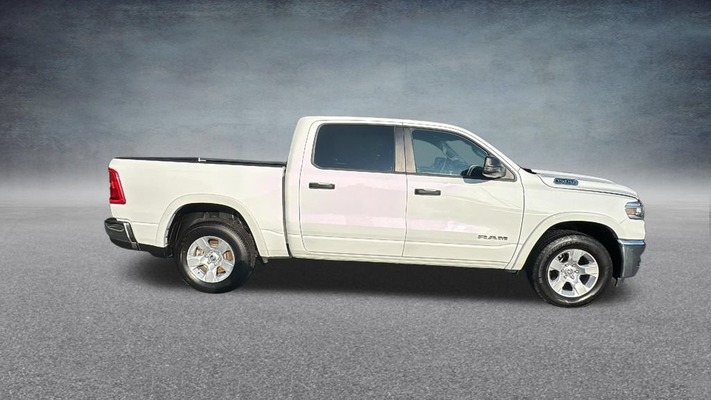 Used 2025 RAM 1500 4x4 Crew Cab image 32