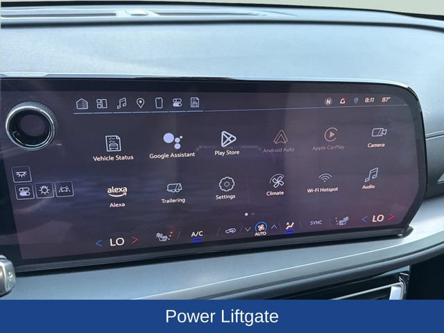 Used 2024 Chevrolet Traverse LT w/ Trailering Package FWD image 10