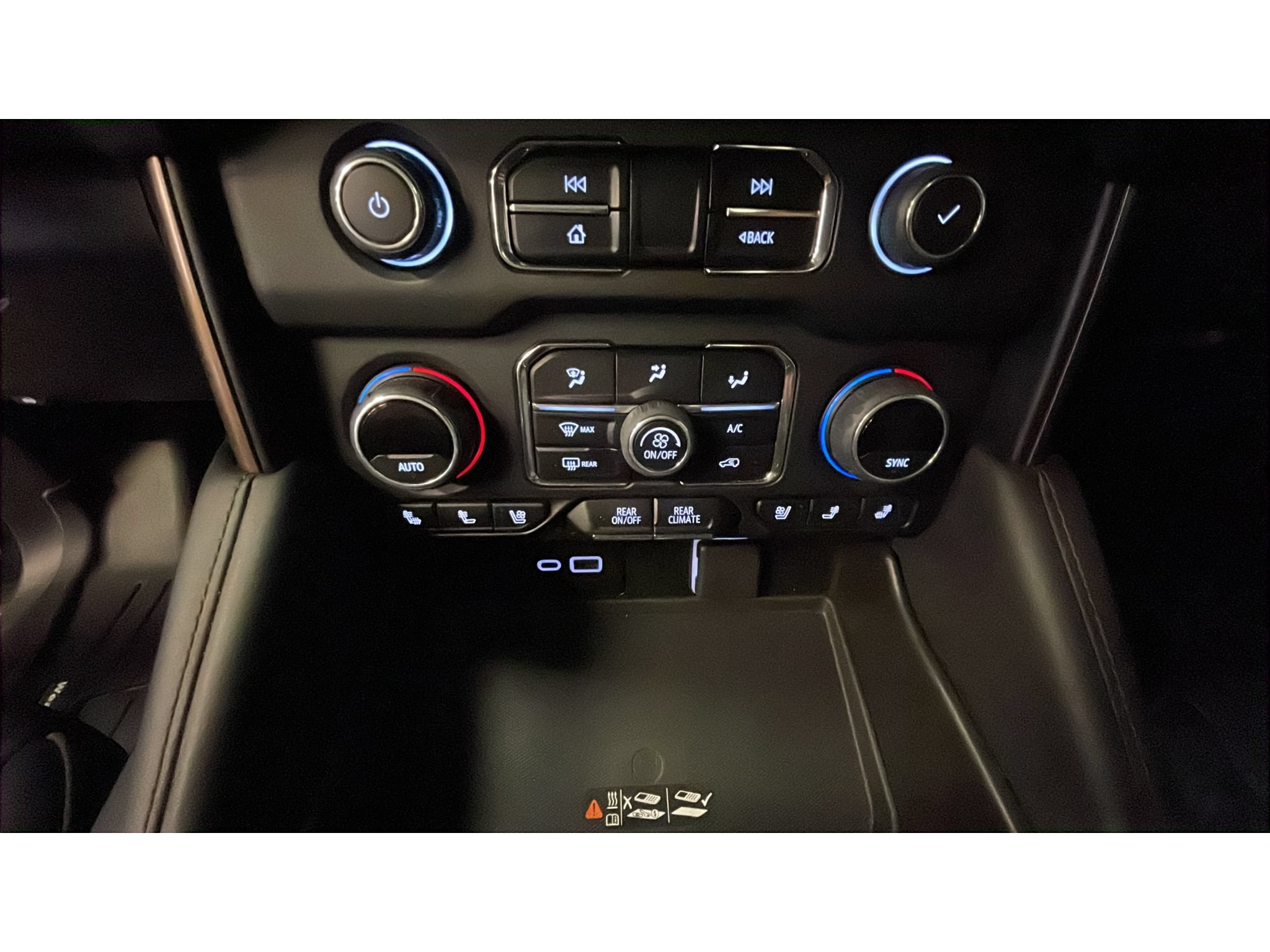 Used 2024 Chevrolet Suburban High Country AWD/4WD image 14