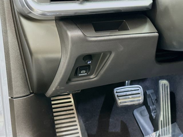 Used 2024 Chevrolet Corvette Stingray Coupe w/ Battery Protection Package image 10