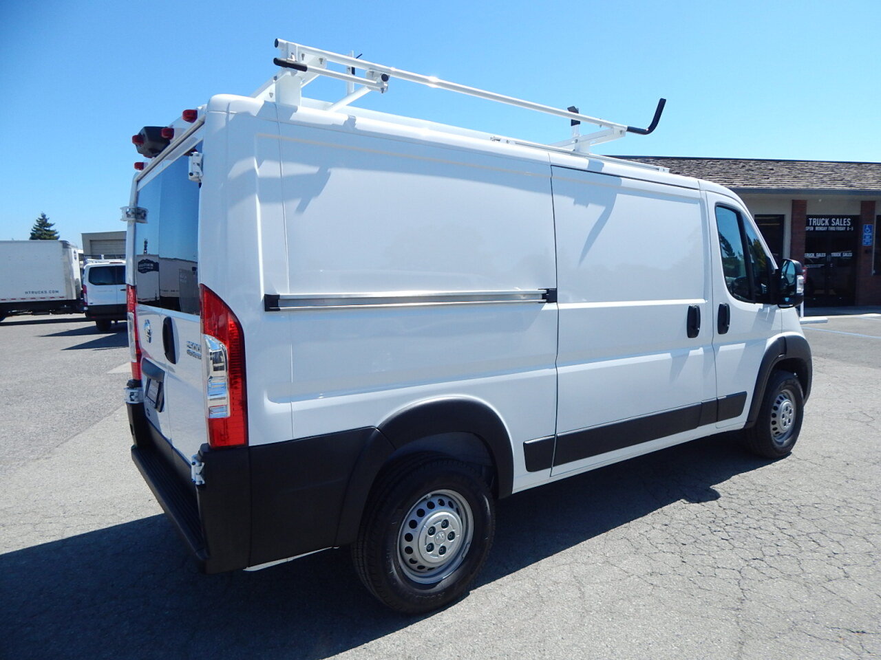 Used 2025 RAM ProMaster 2500 w/ U-Haul Equipment Group FWD image 8