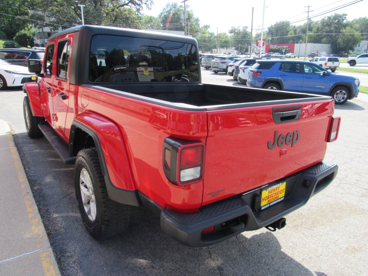 Used 2023 Jeep Gladiator Sport AWD/4WD image 11